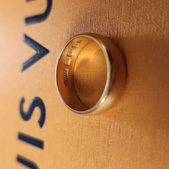 Antique Vintage 22k Yellow Gold Stamped Wedding Band with mirror finish - Picture 12 of 16